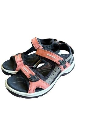 ECCO Offroad
Women's Suede Yucatan Walking Sandal size EU36/US 5-5.5